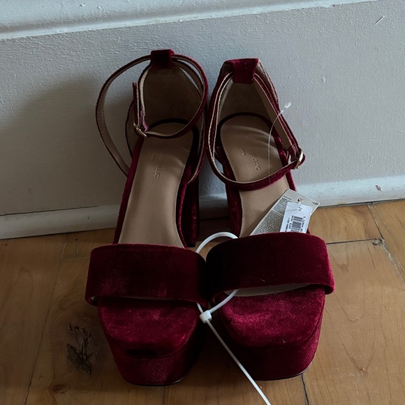 Banana Republic Deep Red Velvet Platform Heels - Picture 3 of 4